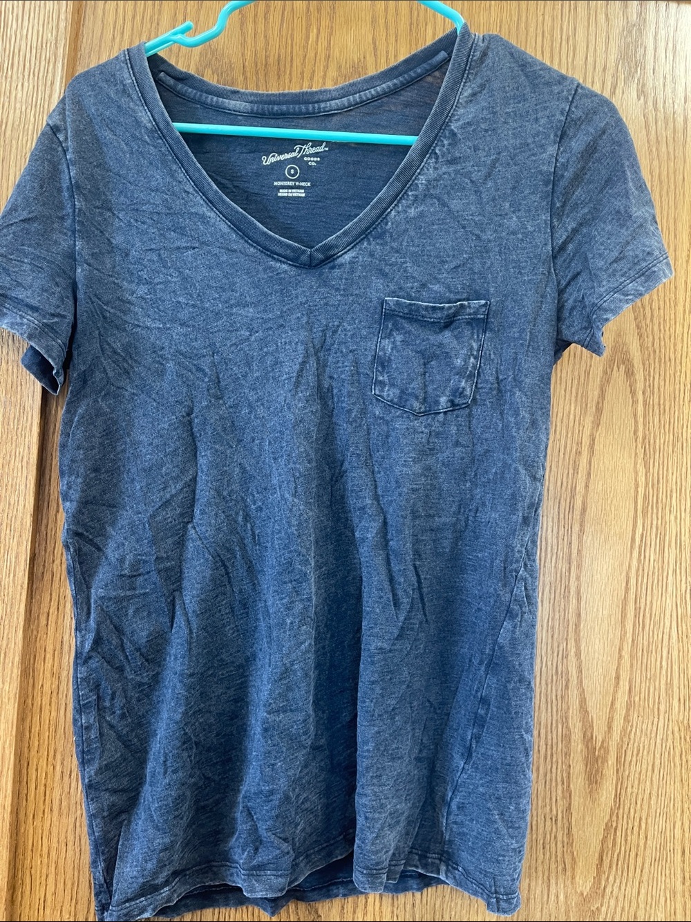 Universal Thread Women's Washed Navy V-Neck Pocket Tee